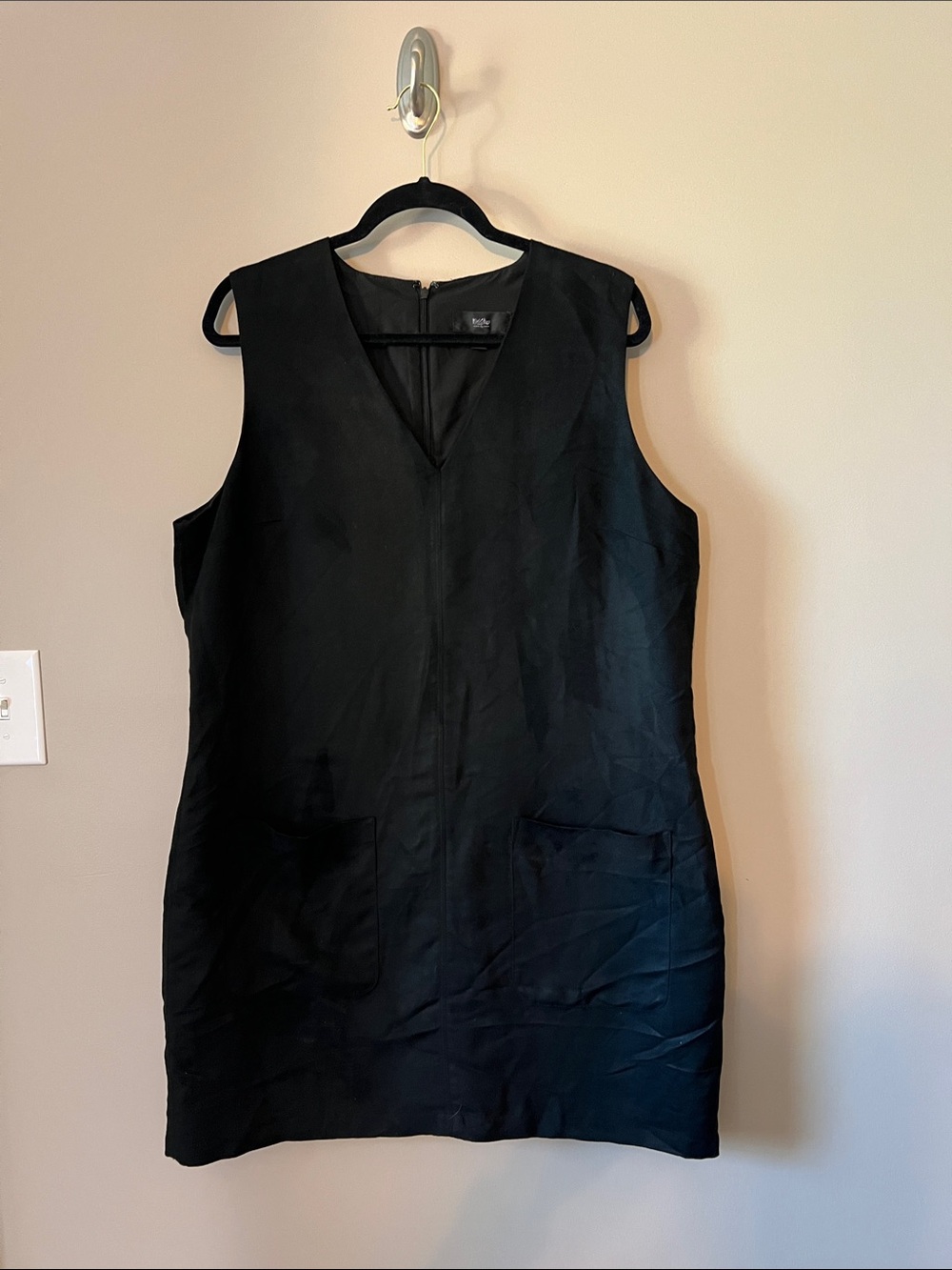 Massimo Black Sleeveless V-Neck Shift Dress